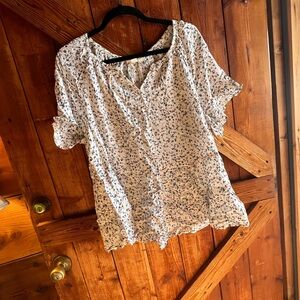 beachlunchlounge White Floral Blouse